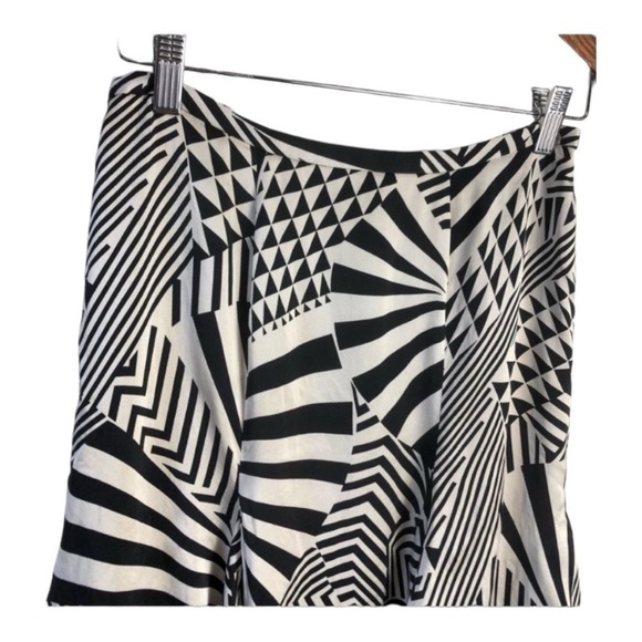 VINTAGE Nygard Balck White Geometric 100% Silk Fit and Flare Skirt size Medium - Picture 3 of 8